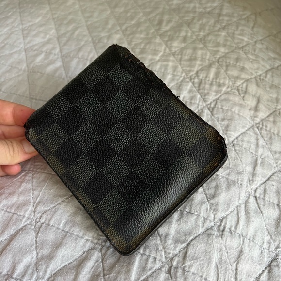 Louis Vuitton Damier Wallet - Picture 16 of 16